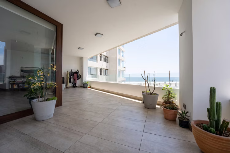 Venta Excelente Departamento . Edificio Barrio Parque.