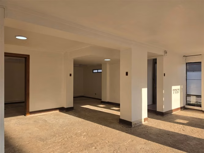 Casa Comercial en Arriendo en Las Condes