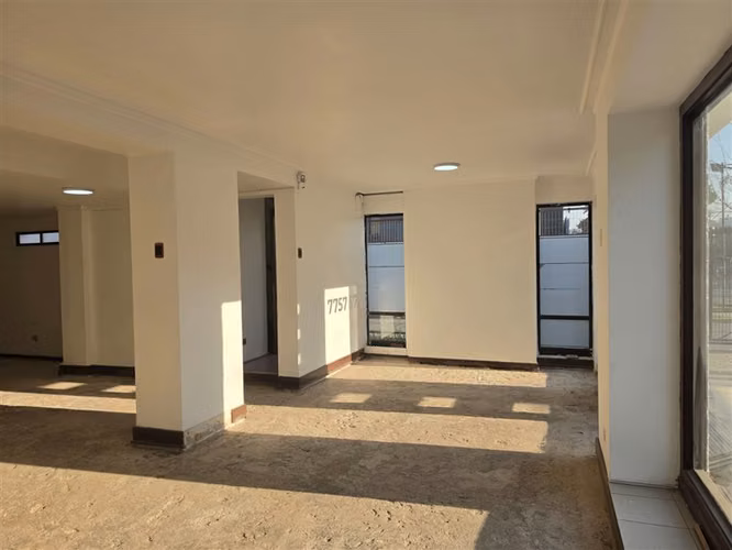 Casa Comercial en Arriendo en Las Condes