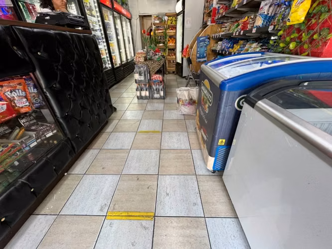 EN VENTA DE LOCAL COMERCIAL EN METRO REPUBLICA  88 MTS - Imagen 7