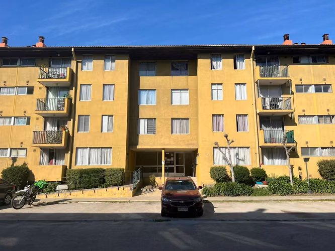 Se vende departamento en condominio Plazuela Los Toros