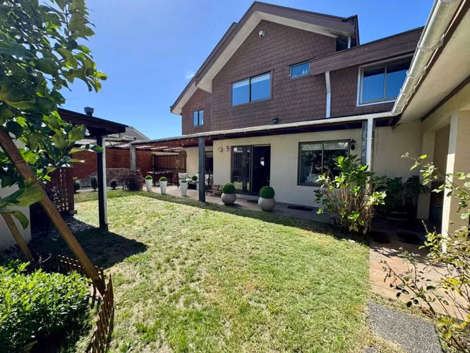 Arriendo Casa 5D 4B 2E 1 Quincho  (174307)
