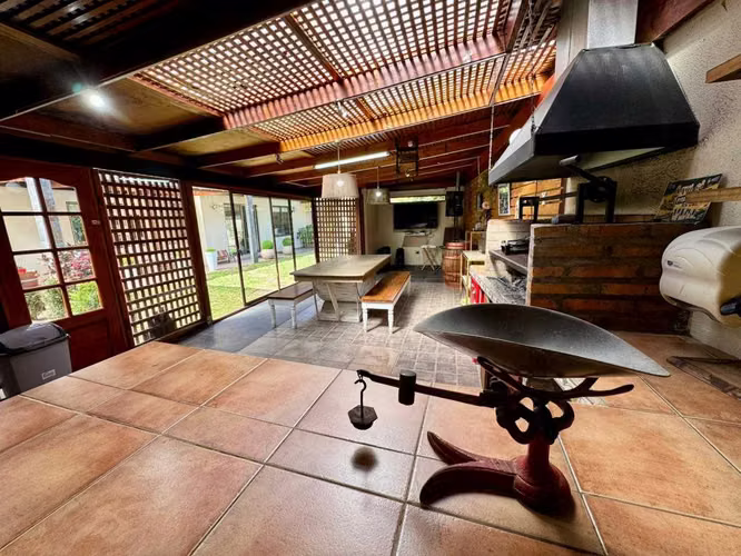 Arriendo Casa 5D 4B 2E 1 Quincho  (174307)