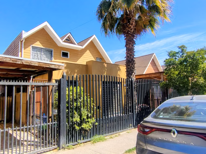 VENDO AMPLIA CASA DE 130 M2 4D/2B/2E SAN BERNARDO