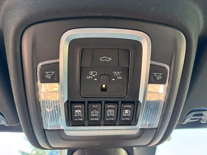 RAM 1500 LARAMIE 4X4 5.7 2022