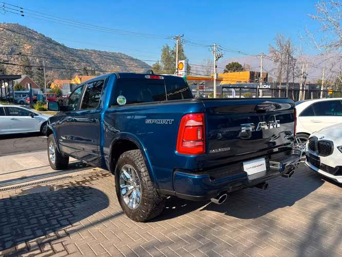 RAM 1500 LARAMIE 4X4 5.7 2022