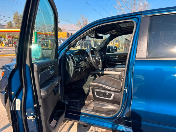 RAM 1500 LARAMIE 4X4 5.7 2022