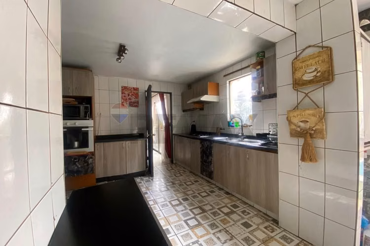Amplia casa 5d/3b, 3 pisos en peñalolén