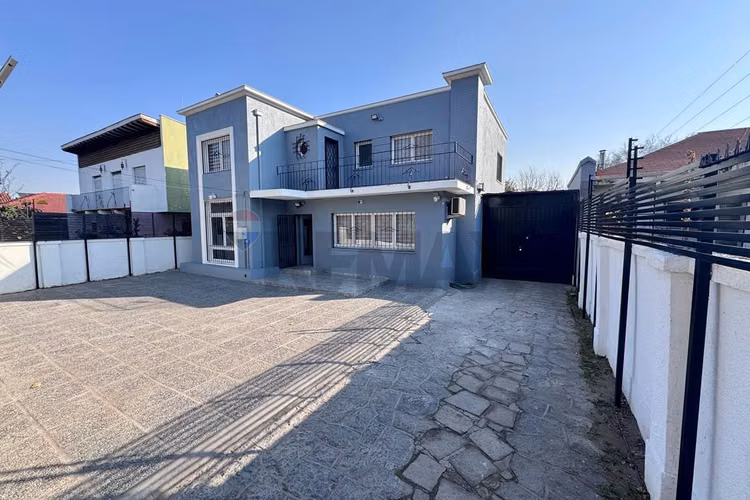 Casa comercial recien remodelada, cerca metro