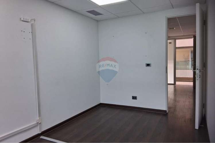Moderna oficina en venta distrito estoril - Imagen 18
