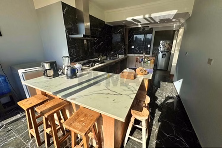 Sólida y moderna en condominio  viña sto domingo