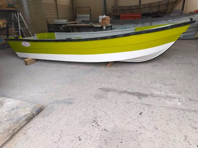 BOTE NUEVO DE FIBRA DE VIDRIO EN VENTA