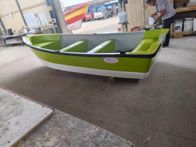BOTE NUEVO DE FIBRA DE VIDRIO EN VENTA