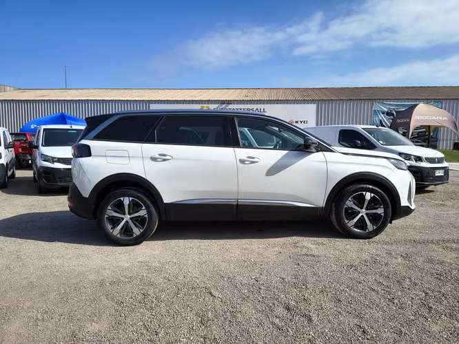 PEUGEOT 5008 2024