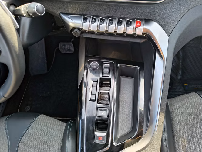 PEUGEOT 5008 2024