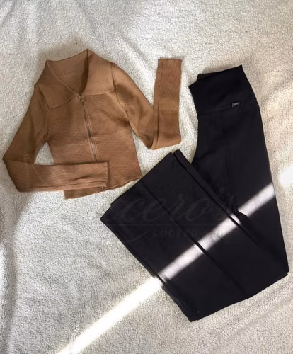 Conjunto disponible, Ropa mujer