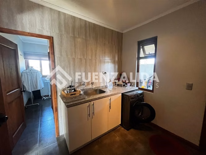 Casa Vendo 4D 3B piscina terraza Condominio en Talagante
