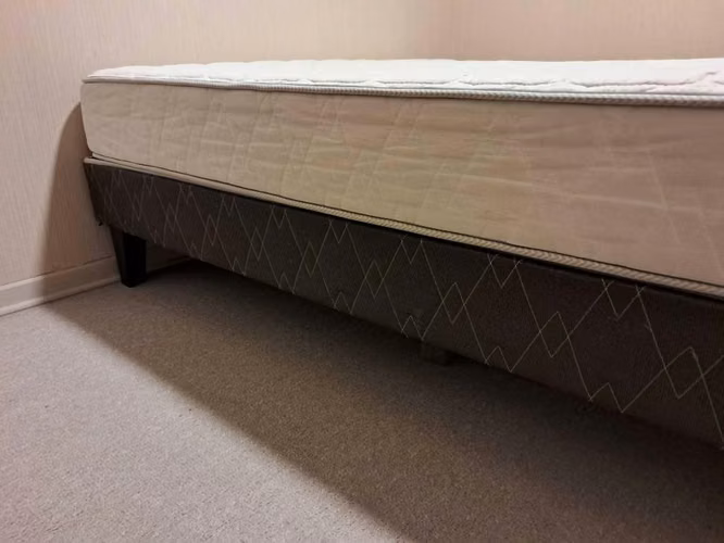 Se vende cama de dos plazas.
