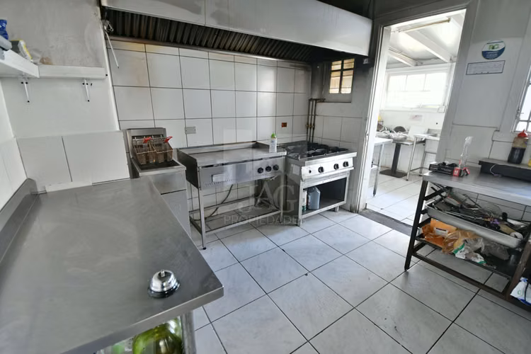 LOCAL EN VENTA FRENTE A PLAZA ARTURO PRAT - Imagen 9