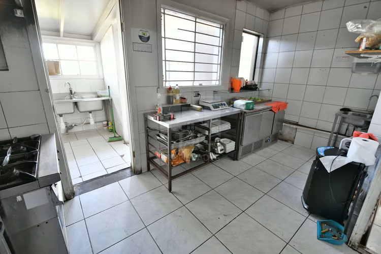 LOCAL EN VENTA FRENTE A PLAZA ARTURO PRAT