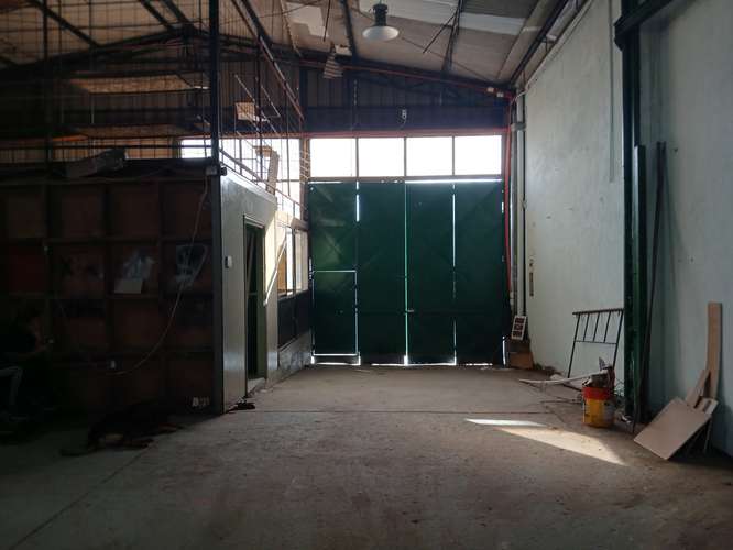 GRAN BODEGA  A PASOS DEL PUERTO