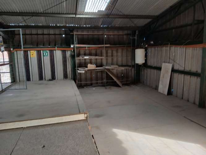 GRAN BODEGA  A PASOS DEL PUERTO