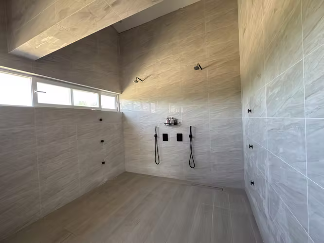 GRAN CASA EN EL EXCLUSIVO CONDOMINIO LAS BRISAS DE CHICUREO