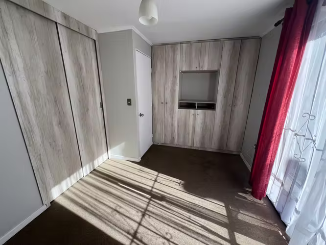Vendo casa Villa don Ambrosio, dos dormitorios, un baño, estacionamiento. Estufa a pellet y Aire acondicionado.
