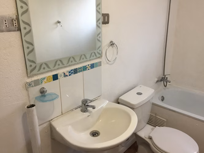 Vendo casa Villa don Ambrosio, dos dormitorios, un baño, estacionamiento. Estufa a pellet y Aire acondicionado.