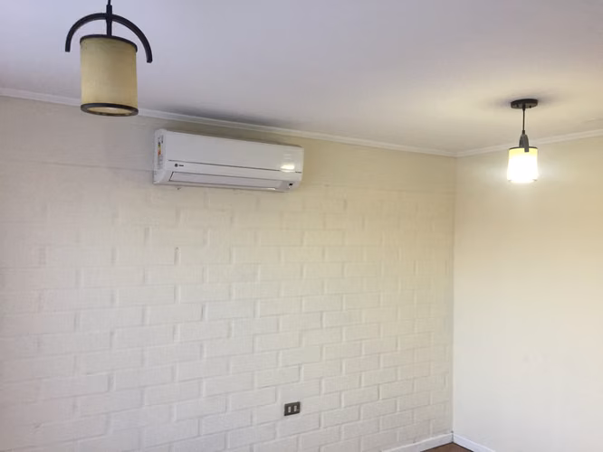 Vendo casa Villa don Ambrosio, dos dormitorios, un baño, estacionamiento. Estufa a pellet y Aire acondicionado.