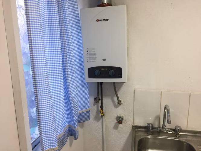 Vendo casa Villa don Ambrosio, dos dormitorios, un baño, estacionamiento. Estufa a pellet y Aire acondicionado.