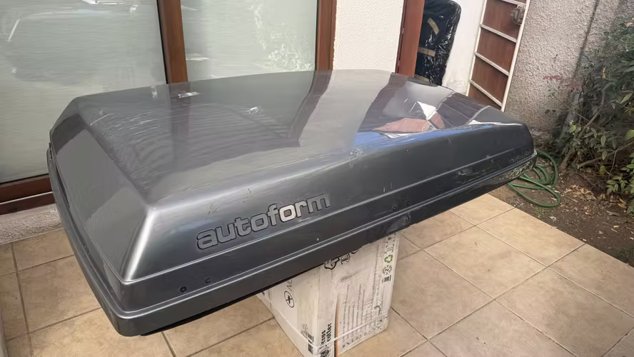Caja Portaequipaje para auto marca Autoform + barras Thule