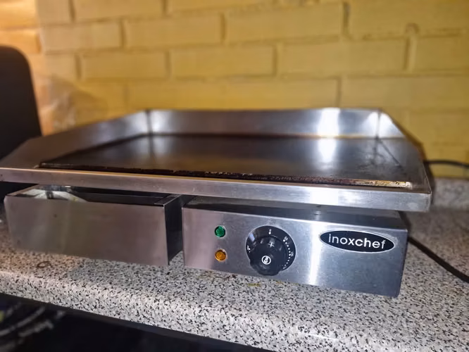 SE VENDE PLANCHA CHURRASQUERA ELECTRICA INOXCHEF MODELO ET-PL-818