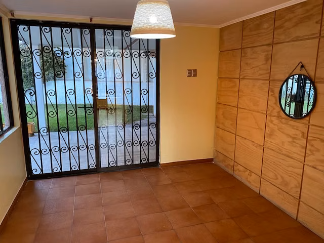 Se vende Exclusiva Casa Jardines del Sur, Áreas Verdes y Piscina.