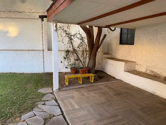Se vende Exclusiva Casa Jardines del Sur, Áreas Verdes y Piscina.