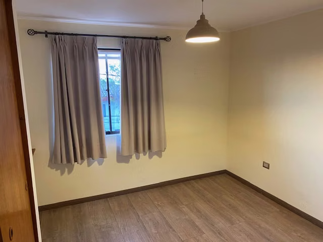 Se vende Exclusiva Casa Jardines del Sur, Áreas Verdes y Piscina.