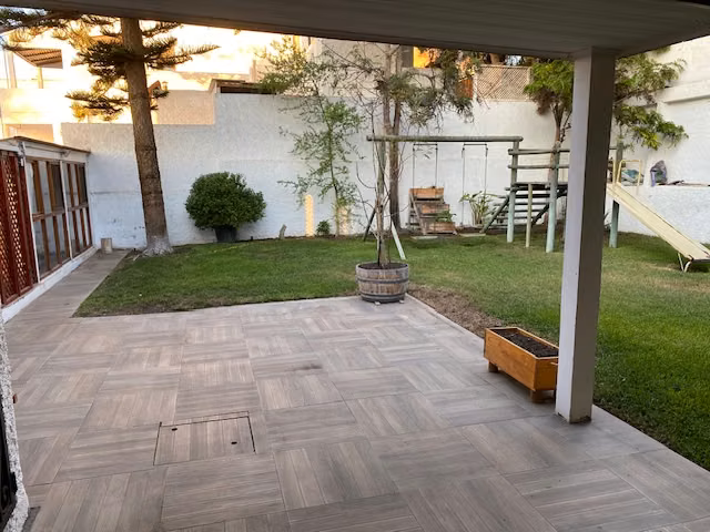Se vende Exclusiva Casa Jardines del Sur, Áreas Verdes y Piscina.