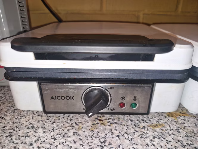 SE VENDEN 02 WAFLERAS AICOOK-AC-A131-Y TRASNFORMADOR 220 A 110 VOLT
