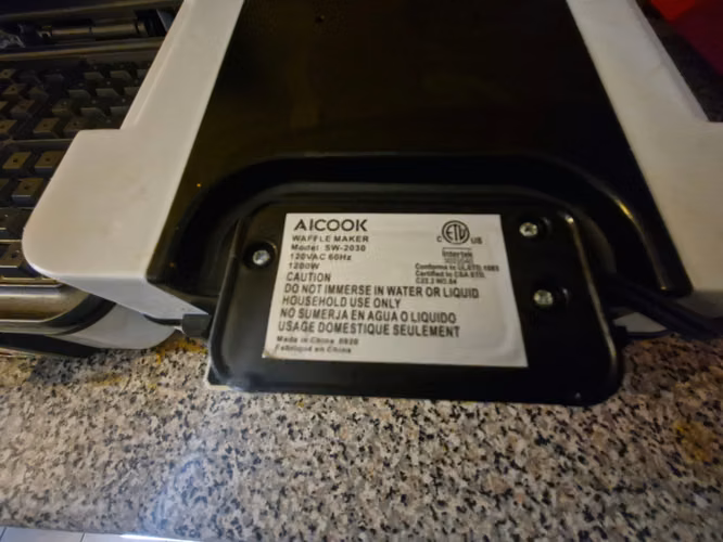 SE VENDEN 02 WAFLERAS AICOOK-AC-A131-Y TRASNFORMADOR 220 A 110 VOLT