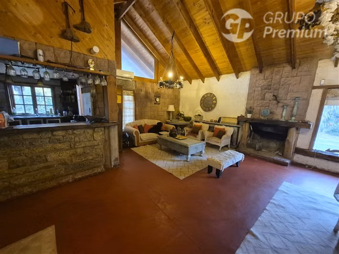 Parcela Ecuestre Consolidada con Casa y Equipamiento Complet