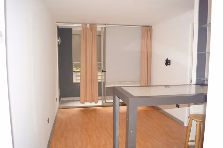 Arriendo acogedor depto 1 dormitorio suite Metro Sta Lucia Santiago
