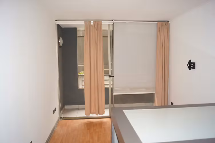 Arriendo acogedor depto 1 dormitorio suite Metro Sta Lucia Santiago - Imagen 2