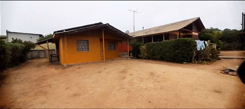 Amplio terreno con dos casas en El Quisco