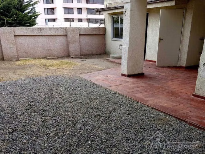 Casa Amplia en condominio pleno centro Quilpue (174413)