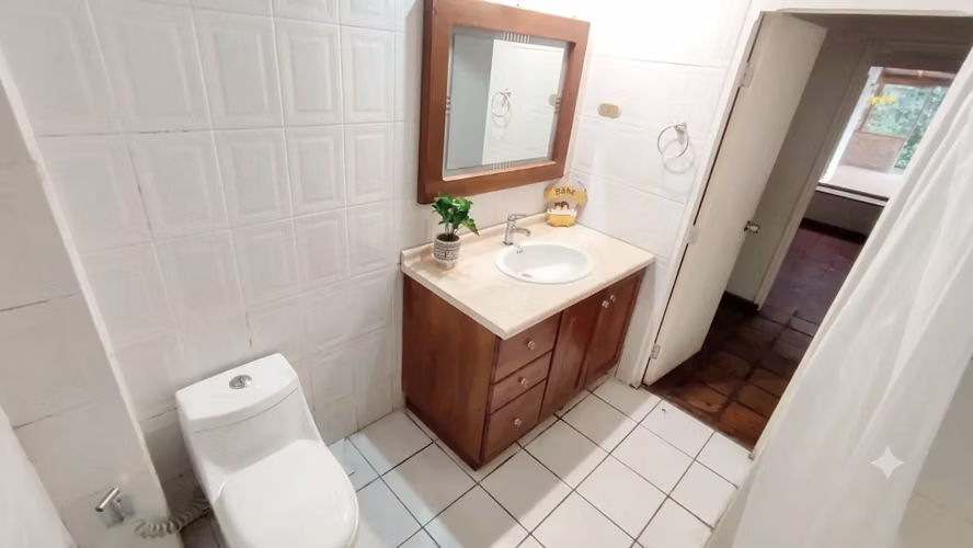 arriendo amplia casa con quincho y piscina