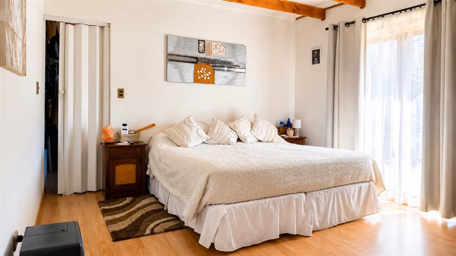 PARCELA Parcela con dos casas en Condominio Santa Isabel excelente conectividad