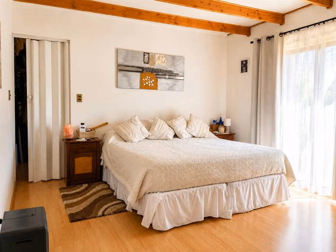 PARCELA Parcela con dos casas en Condominio Santa Isabel excelente conectividad