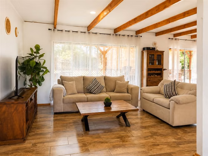 PARCELA Parcela con dos casas en Condominio Santa Isabel excelente conectividad
