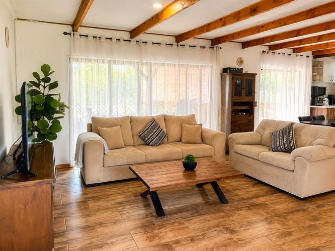 PARCELA Parcela con dos casas en Condominio Santa Isabel excelente conectividad