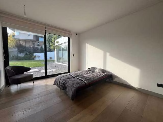 Moderna Casa con Excelente Conectividad (174425)
